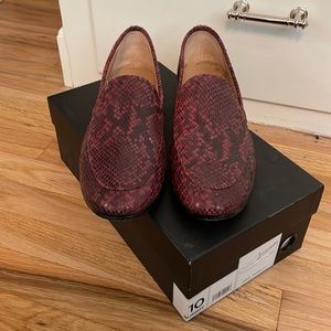 BR burgundy snakeskin loafers - size 10